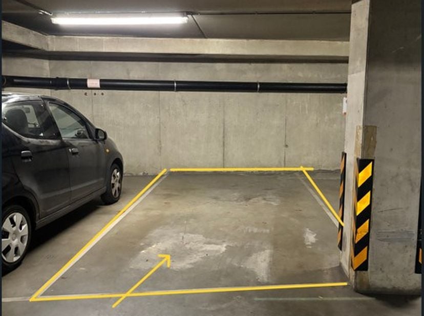 Garage te huur in Thonissenlaan 83,
                    3500 Hasselt