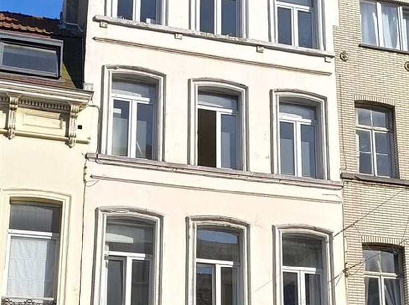 COUP DE CUR : rue MALIBRAN, prox. FLAGEY : duplex, lumineux, situé au dernier étage. Info/visite : inscription par Email = delbrouck.chris@gmail.com o