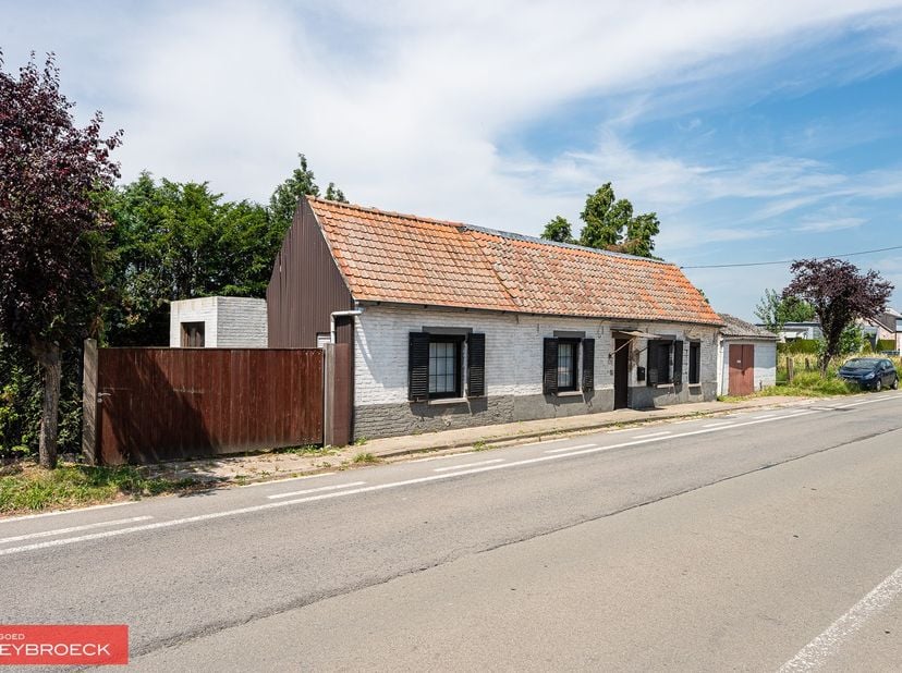 TE KOOP – Te renoveren open bebouwing op toplocatie in Nazareth-Eke<br />
<br />
Bent u op zoek naar een renovatieproject met tal van mogelijkheden?<b