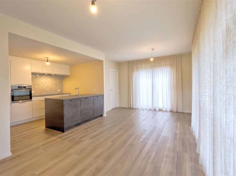 Interesse in dit gelijkvloers appartement? Vraag via onderstaande link snel je bezoek aan!<br />
https://boltimmo.mijnhuurprofiel.be/property/f93eed0
