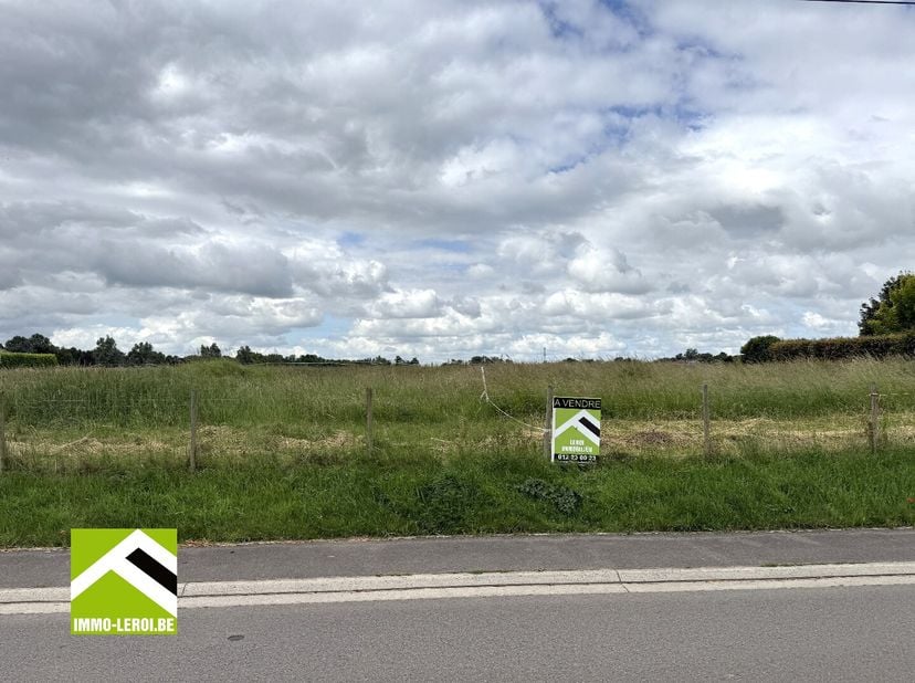 Découvrez ce terrain à bâtir directement sur le site de Immo Leroi: https://www.immo-leroi.be/pand/kopen-grond-waremme/7580354<br />
Ce terrain à bâti