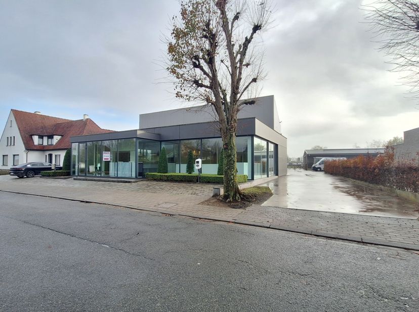 Exclusieve 286 m² kantoorruimte te huur – volledig ingericht, modern &amp;amp; onmiddellijk beschikbaar<br />
<br />
Op zoek naar een representatieve kant