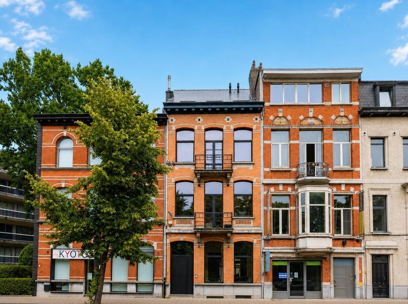 Twee modulaire kantoorunits te huur in een prachtig gerenoveerd herenhuis. De units bevinden zich in een rustig en charmant gebouw met een professione