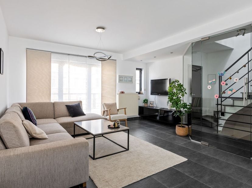 Maison mitoyenne prête à emménager avec jardin exposé sud, panneaux solaires et bon indice EPC à Hoboken<br />
<br />
Vous recherchez une maison prê