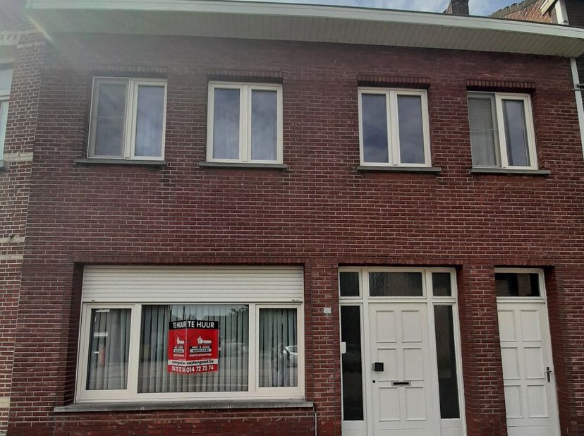 Maison à louer
                    à 2400 Mol