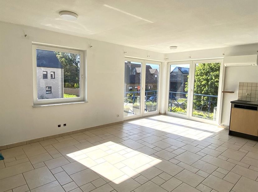 Instapklaar appartement in het centrum van Denderbelle<br />
Dit instapklare appartement bevindt zich in het centrum van Denderbelle, een groene en ru