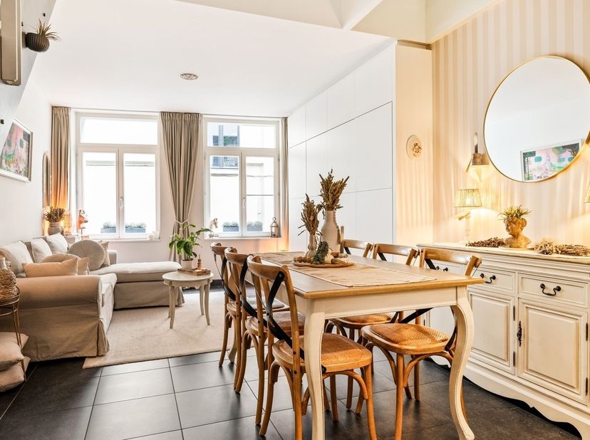 Appartement duplex (74 m²) prêt à l'emploi au cœur d'Anvers<br />
<br />
Situation : Situé dans le cœur historique d'Anvers, le Scheldeken offre une