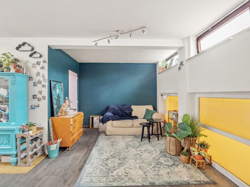 LOCATIE<br />
Dit appartement is gelegen aan Leermarkt 50 in Mechelen, pal in het hart van de stad en meteen aan de bekendste winkelstraat, de Bruul.