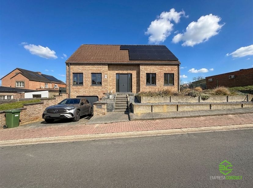 + Als u op onze eigen website (www.empresaconsult.be) naar deze woning doorklikt, vindt u alle info! +<br />
<br />
Aan de Truiense stadsrand vinden