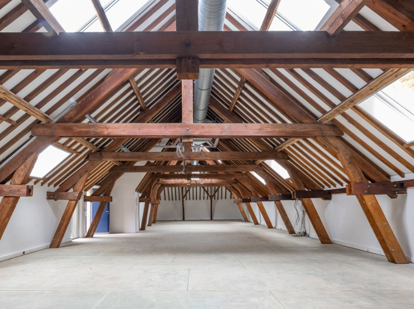 Eén van de eerste pakhuizen die in de omgeving van het Eilandje gerenoveerd werden. Mooie renovatie die geleid heeft tot een gebouw met vele mogelijkh