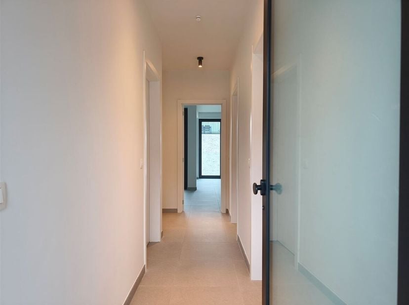 Appartement neuf d'une chambre à coucher avec terrasse à Ham<br />
Situation<br />
L'appartement est idéalement situé le long de la route de liaison e