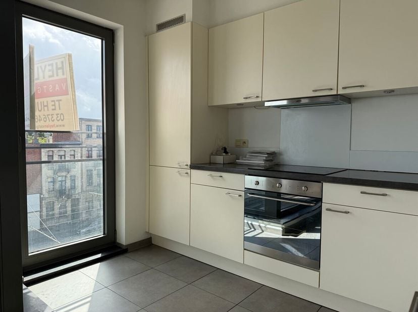 .Verzorgd appartement met terras op centrale ligging in Deurne<br />
In het hart van Deurne bevindt zich dit aangename en instapklare appartement. Dan