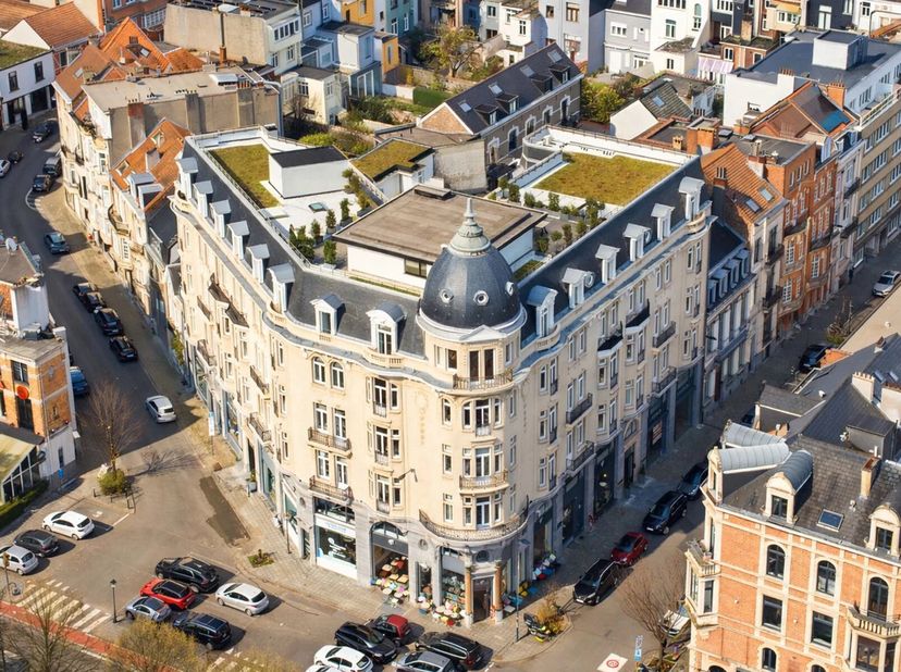 Bien présenté par Yanis Morsa : 0487 71 46 10 / yanis.morsa@victoire.be<br />
Victoire Junot vous propose ce duplex penthouse dexception de ±515 m², a
