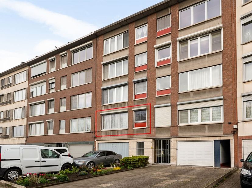 Ligging: <br />
Rustig én centraal gelegen in een gegeerde residentiële wijk, vlakbij de Groenendaallaan en Bredabaan. Scholen, winkels, horeca en ope