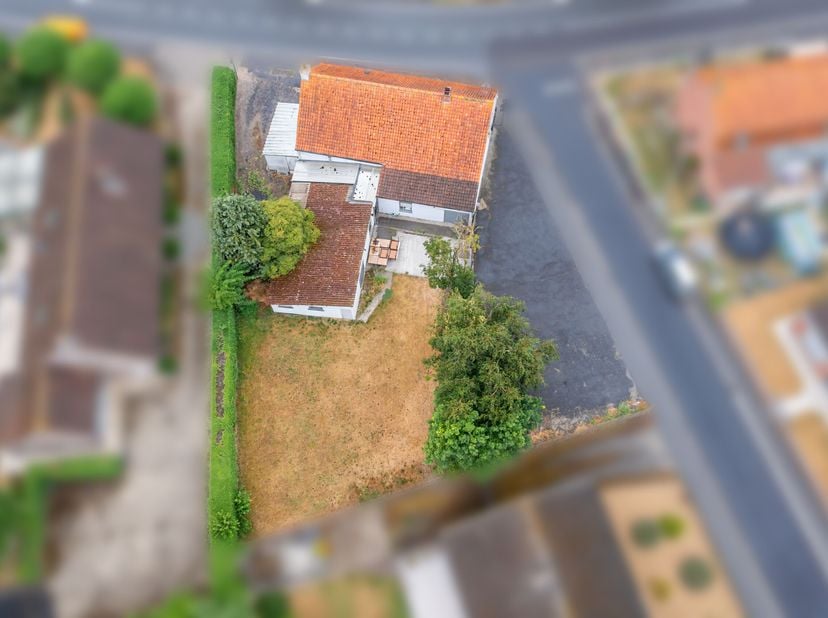 Dit hoekperceel met tal van mogelijkheden wordt u te koop aangeboden in Vlamertinge.<br />
Karaktervolle horecazaak met eindeloze mogelijkheden op een