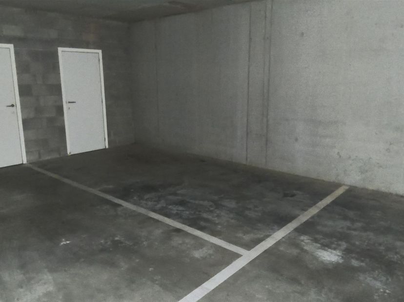 Parking souterrain à vendre à Onze-Lieve-Vrouw-Waver.<br />
<br />
Situé dans le centre-ville d'Onze-Lieve-Vrouw-Waver, ce parking sécurisé se trouv