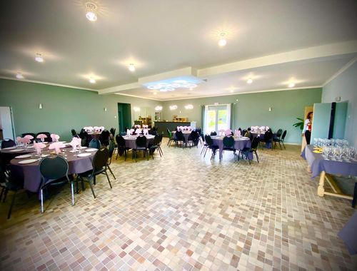                                         Salle de fêtes à louer à Tournai, € 800
