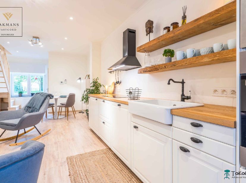 Knusse woning dichtbij alle faciliteiten met 3 slaapkamers. Onmiddellijk beschikbaar<br />
Voor een&amp;nbsp; bezoek of meer info gelieve ons te bellen 04