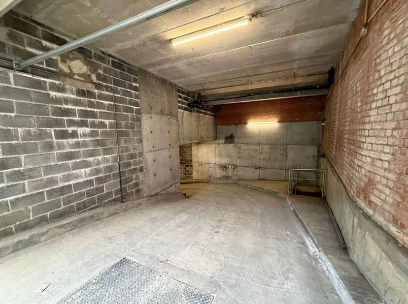 Garage te huur in Froidchamps emplacement parking 1,
                    7700 Moeskroen
