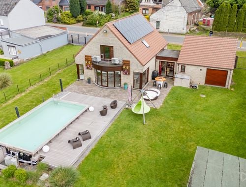                                         Villa te koop in Sars-la-Bruyère, € 525.000
