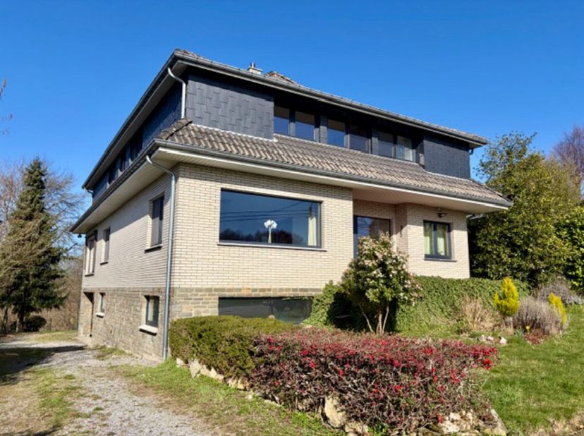 GEMMENICH Völkerich, 112 : Vous cherchez une villa offrant de vastes espaces intérieurs, une vue dégagée et une situation idéale le long lancienne lig