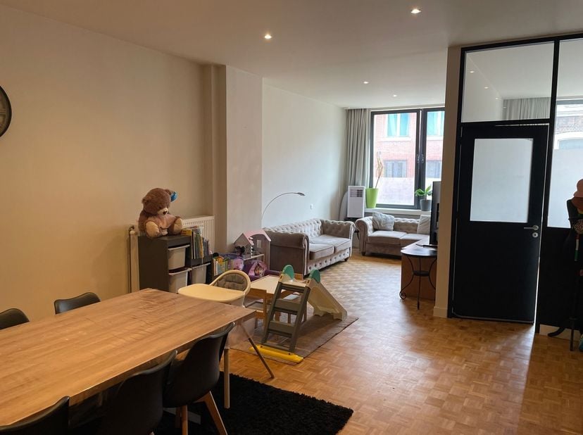 Instapklaar appartement met 2 slaapkamers in het hart van Lier!<br />
Ligging<br />
Dit instapklare appartement is rustig gelegen in de Florent Van