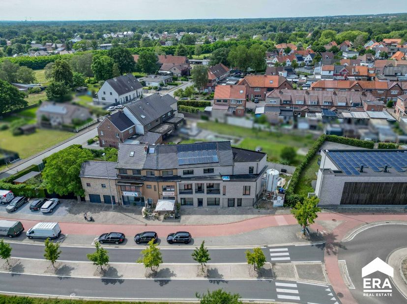 À vendre : appartement fermé moderne à Genk, situé Rozenkranslaan, en périphérie de la ville et entouré de verdure. Cet appartement neuf (année de con
