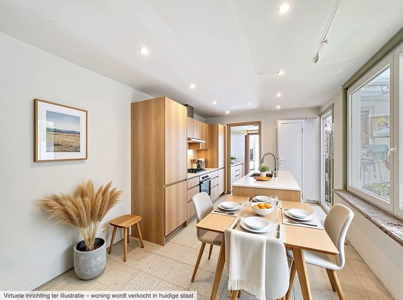 Ligging<br />
Deze deels te renoveren woning bevindt zich op wandelafstand van het bruisende centrum van Gavere. Dankzij de vlotte verbinding met de a