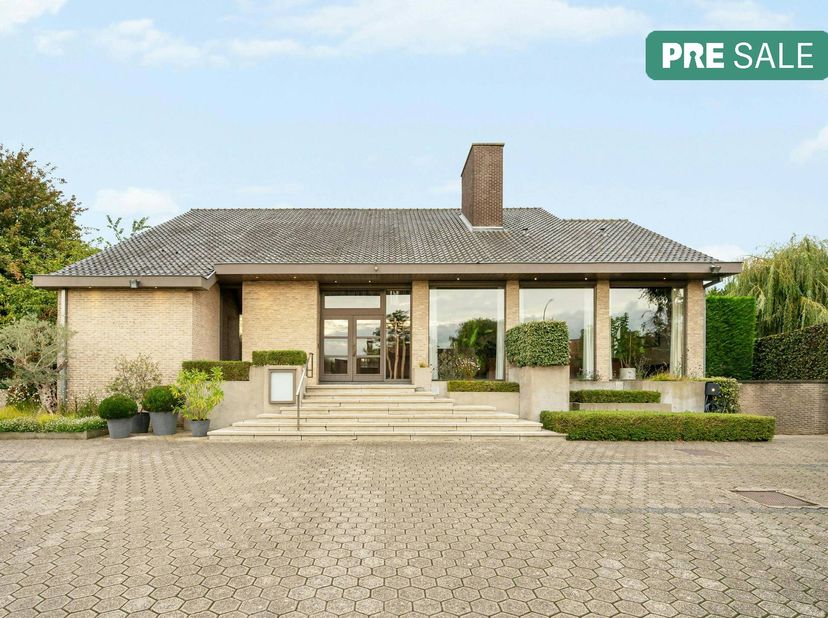 Bedrijfsvastgoed te koop in Leenstraat 28,
                    8870 Izegem