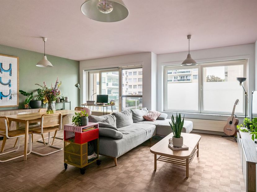 Recent gerenoveerd (93m²) appartement met 2 slaapkamers, twee terrassen gelegen te Linkeroever (Galgeweel).  <br />
Ligging: Ontdek dit unieke apparte