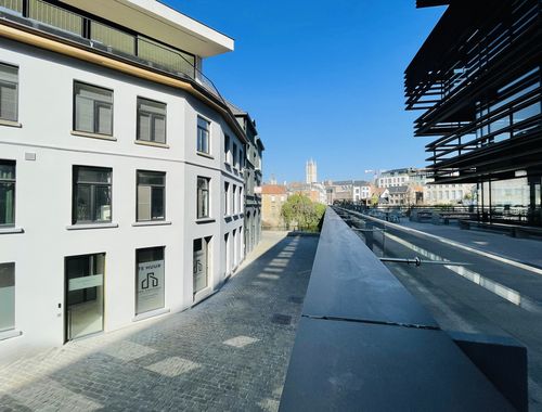                                         Bien commercial à louer à Gent, € 2.500
