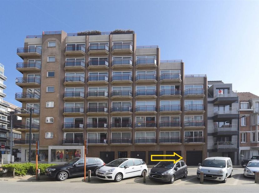 Garagebox gelegen in de residentie Bouquet (-1) ,afmetingen van deze garagebox zijn : 2.87 m breed op 5.15 m lang,  momenteel nog verhuurd tot 31/12/2