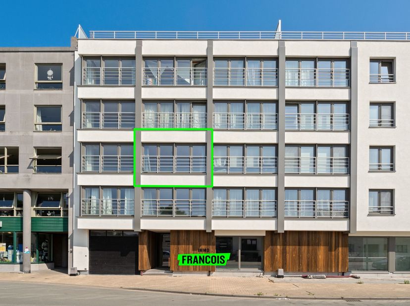 Deze lichtrijke studio is gelegen in de geliefde Strandwijk van Zeebrugge, op wandelafstand van het strand en de haven. De studio bevindt zich in een