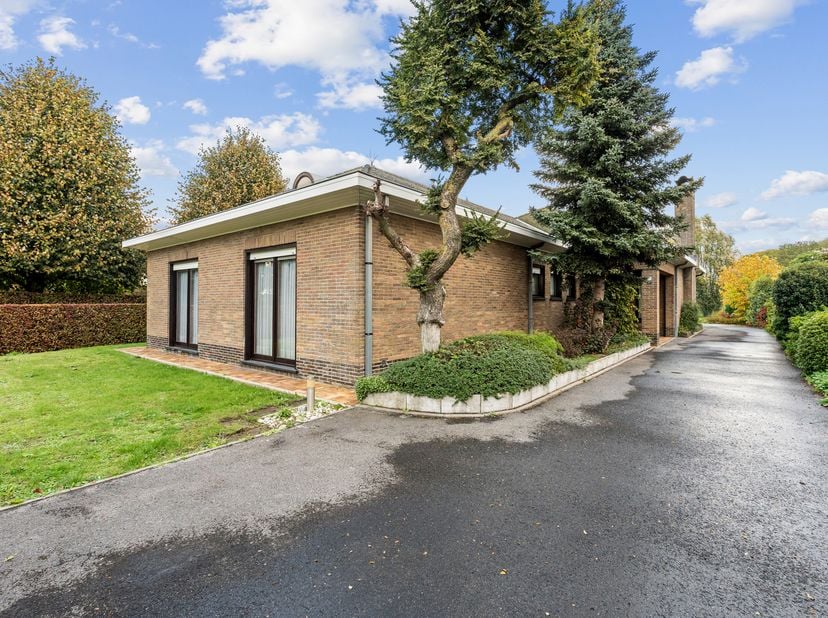 Huis te koop in Ingelmunstersteenweg 27,
                    8760 Meulebeke