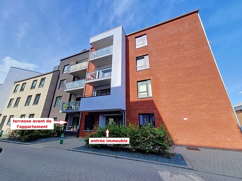 Idéalement situé à Enghien, à proximité directe de la gare permettant d’atteindre Bruxelles en près de 20min, cet appartement 2 chambres en séduira pl
