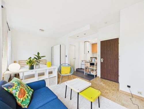                                         Studio te huur in Elsene, € 850

