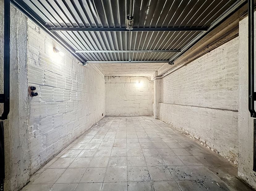 Tel.: +32 475 71 63 52 / E-mail: matthieu.goffin@weinvest.be<br />
We Invest presenteert u met trots deze afgesloten garagebox, ideaal gelegen in de k