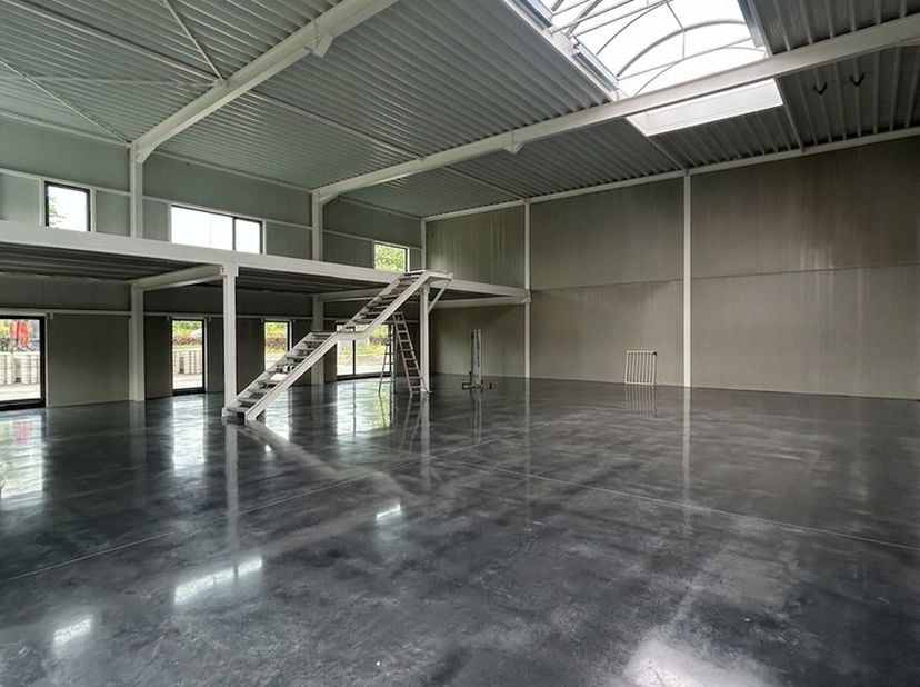 Bien professionnel à vendre
                    à 3720 Kortessem