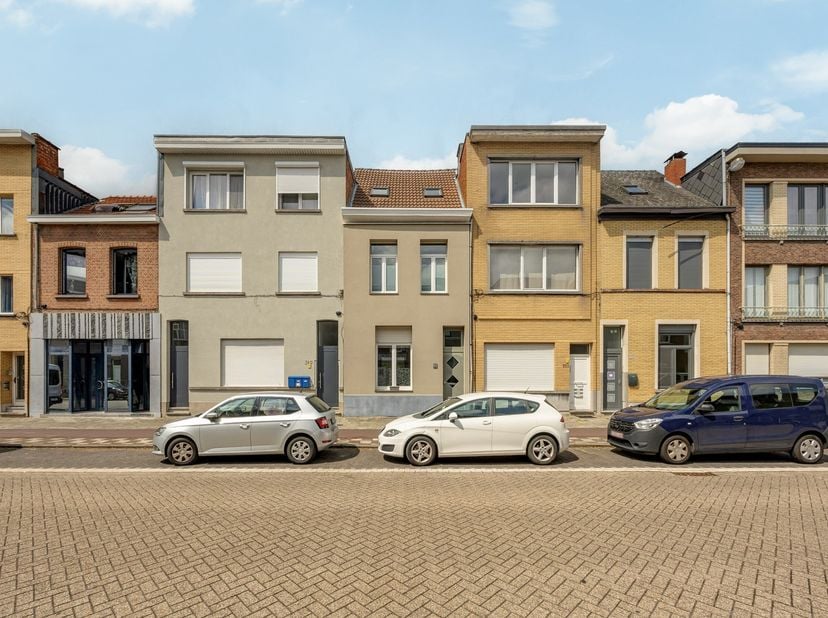 Vous recherchez une maison prête à emménager, pleine de caractère, spacieuse et bénéficiant d'un emplacement exceptionnel ? Alors cette maison familia