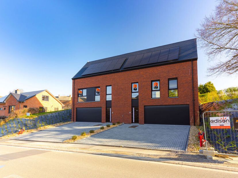 Spacieuse maison de type "bel-étage" neuve, semi-mitoyenne et basse énergie (+/- 173 m² d'après étude PEB) idéalement située à Verlaine sur et avec te