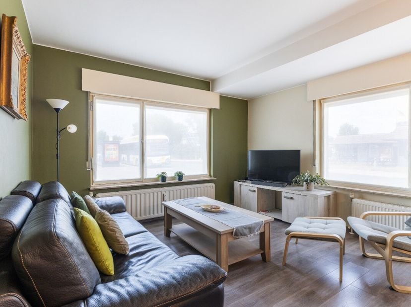 Oostende: Ruim 1-slaapkamer gelijkvloers appartement te koop in Oostende! Bent u opzoek naar een ruim 1-slaapkamer appartement gelegen in een resident
