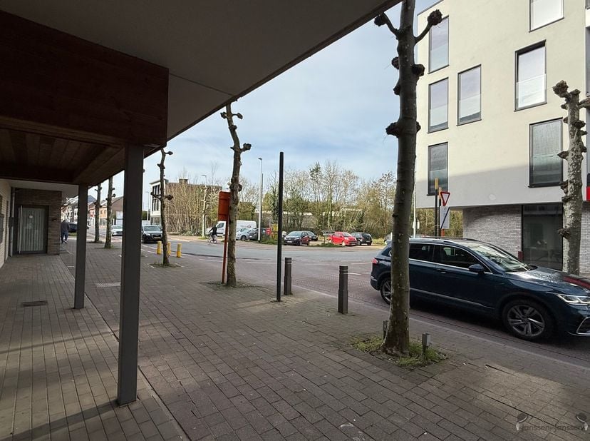Op zoek naar een handelsruimte om je commerciële activiteiten te ontplooien? Zoek niet verder!<br />
<br />
Dit pareltje met maar liefst vier prakti