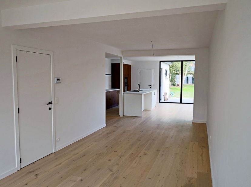 Magnifique maison située à proximité du centre de Kalmthout, comprenant 3 chambres spacieuses <br />
<br />
Situation :<br />
La maison est située da