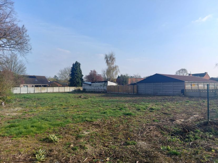 Bent u opzoek naar een aangename bouwgrond in Eksel?<br />
<br />
Ontdek deze bouwgrond van 13a21ca gelegen in een zeer rustige straat, vlakbij het ce