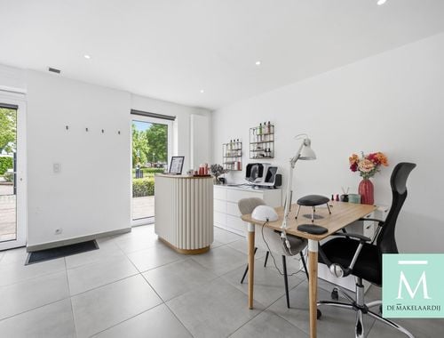                                         Commercieel Gebouw te koop in Sint-Katelijne-Waver, € 160.000
