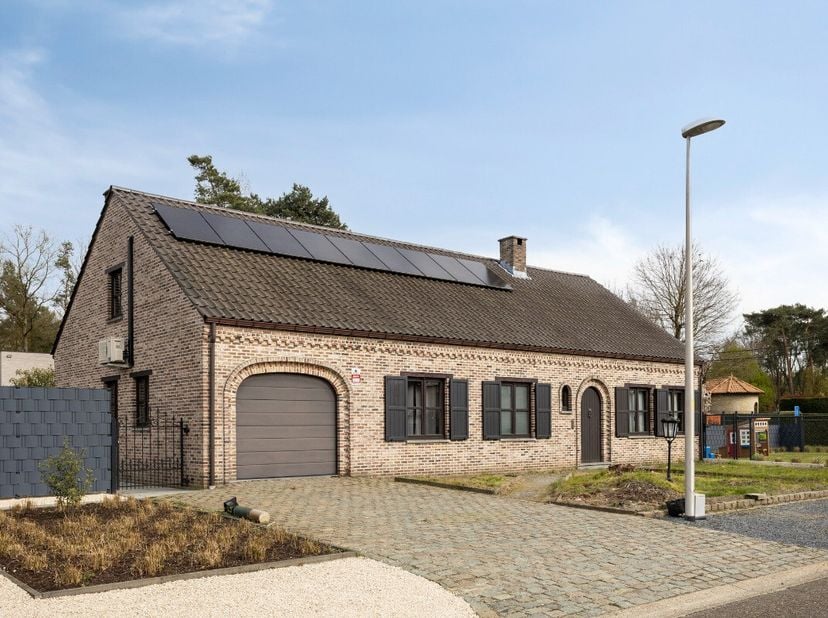 [[ DIT PAND NEEMT DEEL AAN DE ERA OPEN HUIZEN DAG OP 13/6 VAN 11:00 TOT 12:00 ]] Op zoek naar een instapklare woning met veel ruimte én moderne energi