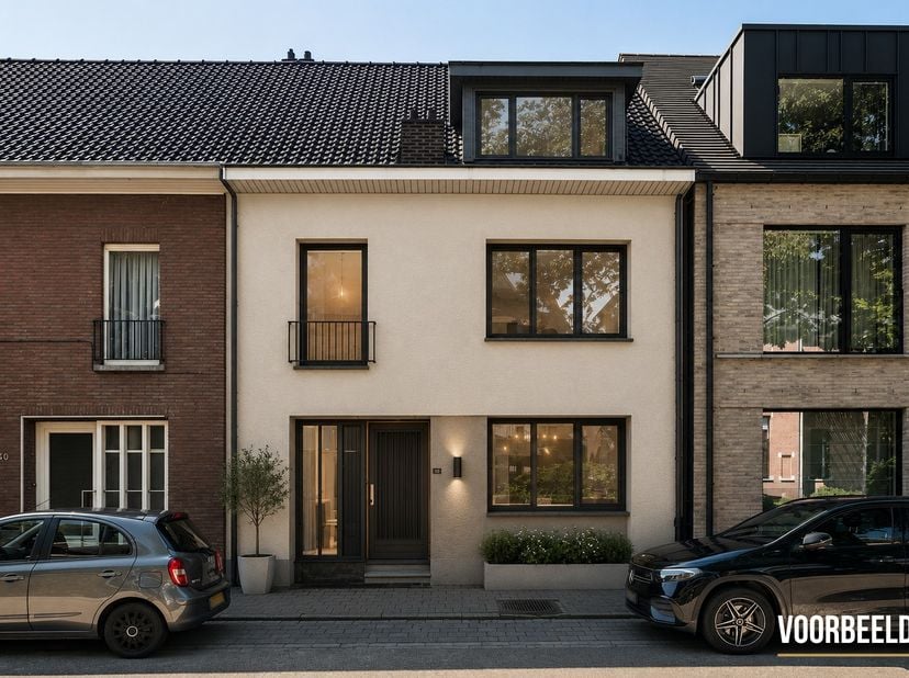 Te renoveren woning met 5 slaapkamers, dubbele garage en een zuid-georiënteerde tuin – veel mogelijkheden!<br />
<br />
Uitstekende centrale ligging |