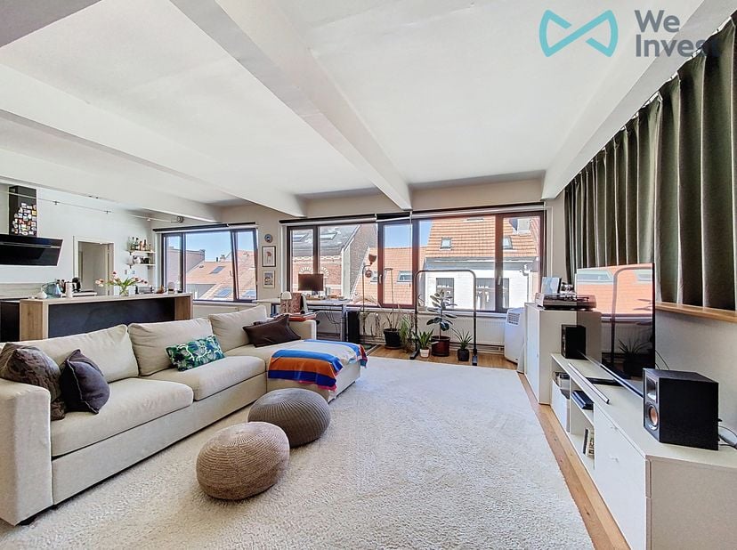 Loft met 1 slaapkamer te huur!<br />
We Invest Ixelles biedt u deze lichte loft aan, bestaande uit een inkomhal, een woonruimte van meer dan 100 m², e