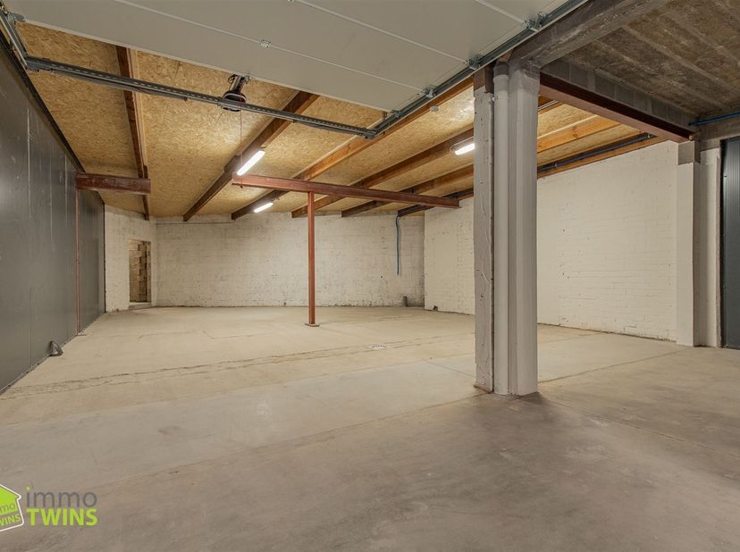 Te huur - vernieuwde KMO unit te Grembergen (Dendermonde)<br />
Bent u als ondernemer op zoek naar een KMO-Unit met uitstekende bereikbaarheid, verzo