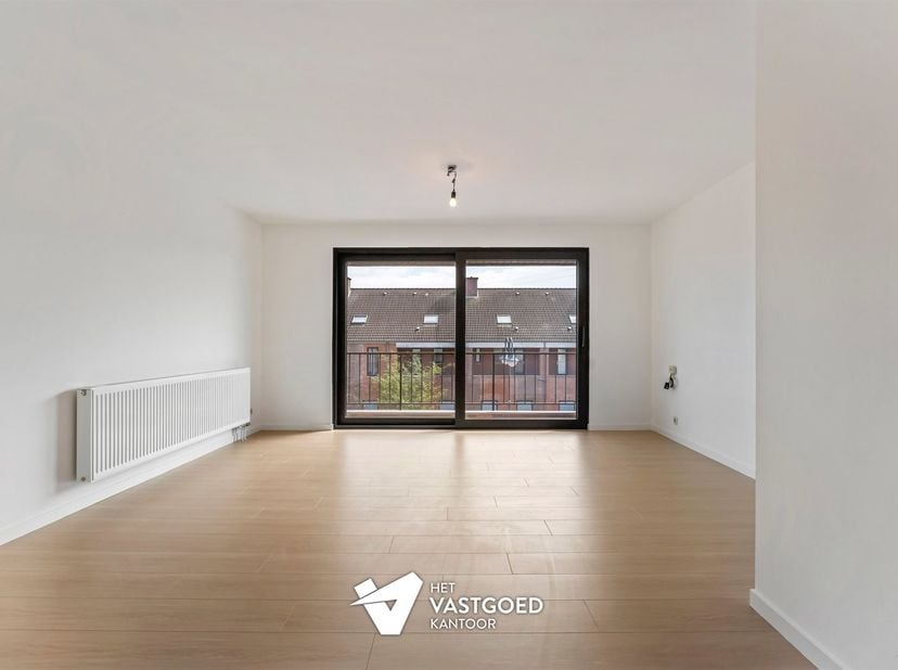 Volledig gerenoveerd appartement (65m²) met 1 slaapkamer, autostaanplaats en garagebox te Heusden-Zolder.<br />
<br />
Belangrijkste troeven: <br />